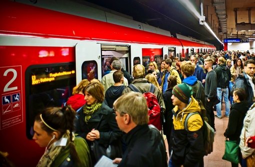 Eines eint  S-Bahnen  und  Nahverkehrszüge im Land  – die Pünktlichkeit lässt immer mehr zu wünschen übrig. Foto: Lichtgut/Max Kovalenko