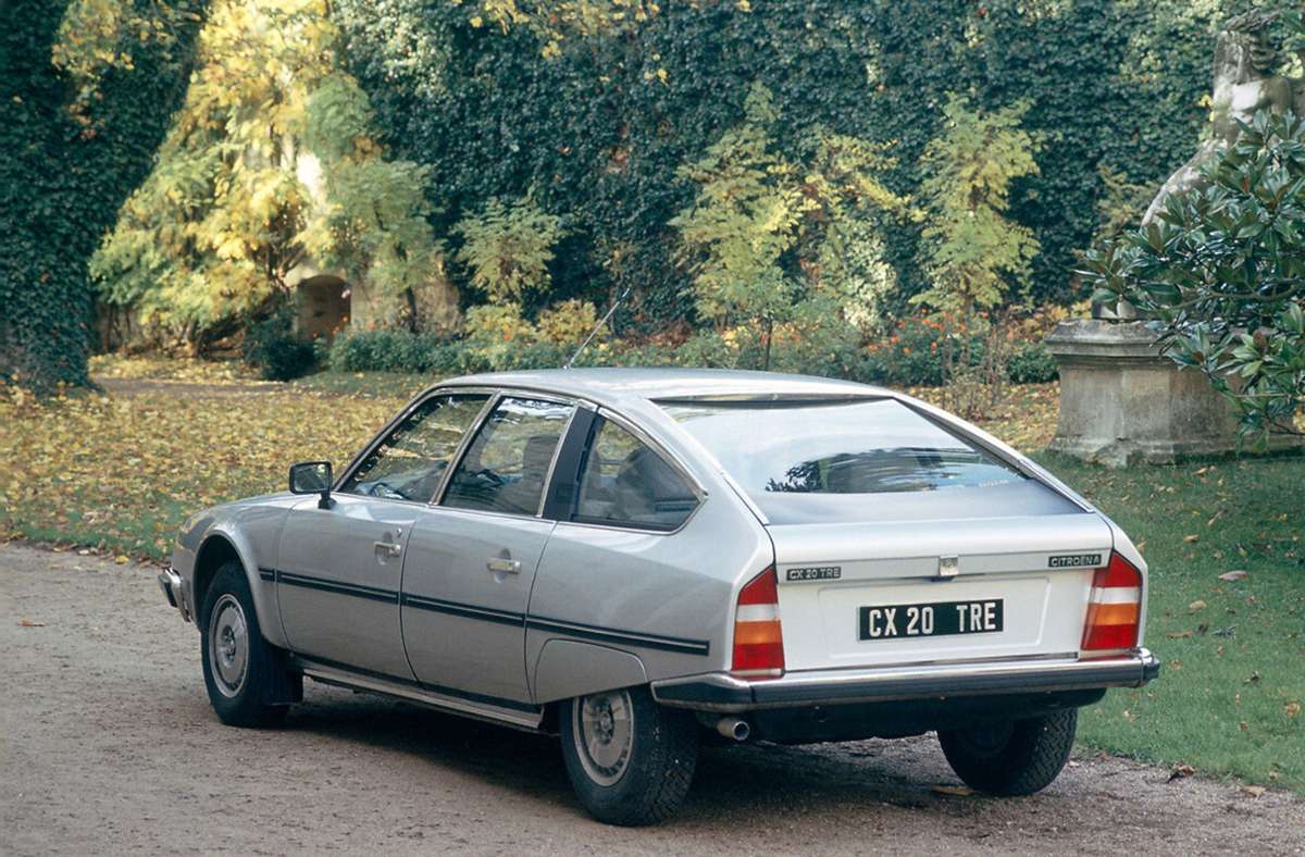 Vielleicht der letzte echte Citroën vor der Fusion mit Peugeot zum PSA-Konzern: der CX. Etwas für Individualisten und Fans von Horst Schimanski alias Götz George, der als Fernsehkrimi-Ermittler mit einem CX als Dienstwagen im Ruhrpott umherraste. Lang ist’s her: die Bauzeit war von 1974 bis 1989, der letzte Break lief 1991 vom Band.