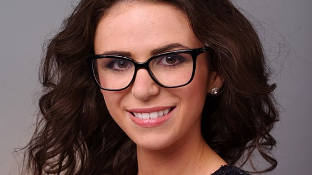 „Bachelor“-Kandidatin aus Stuttgart: Erfolgreich flirten mit Nerdbrille
