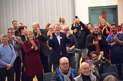 Wolfgang Drexler (Mitte) freut sich über das Ergebnis. Foto: Ines Rudel