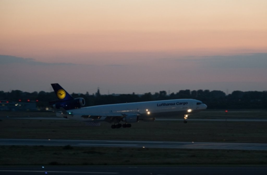 Die ersten Germanwings-Opfer sind nach Deutschland gebracht worden.