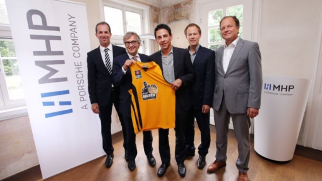  Die Ludwigsburger Basketballer gehen unter neuem Namen in die kommende Bundesliga-Saison. Die Mannschaft von Trainer John Patrick wird künftig als MHP Riesen Ludwigsburg antreten. 