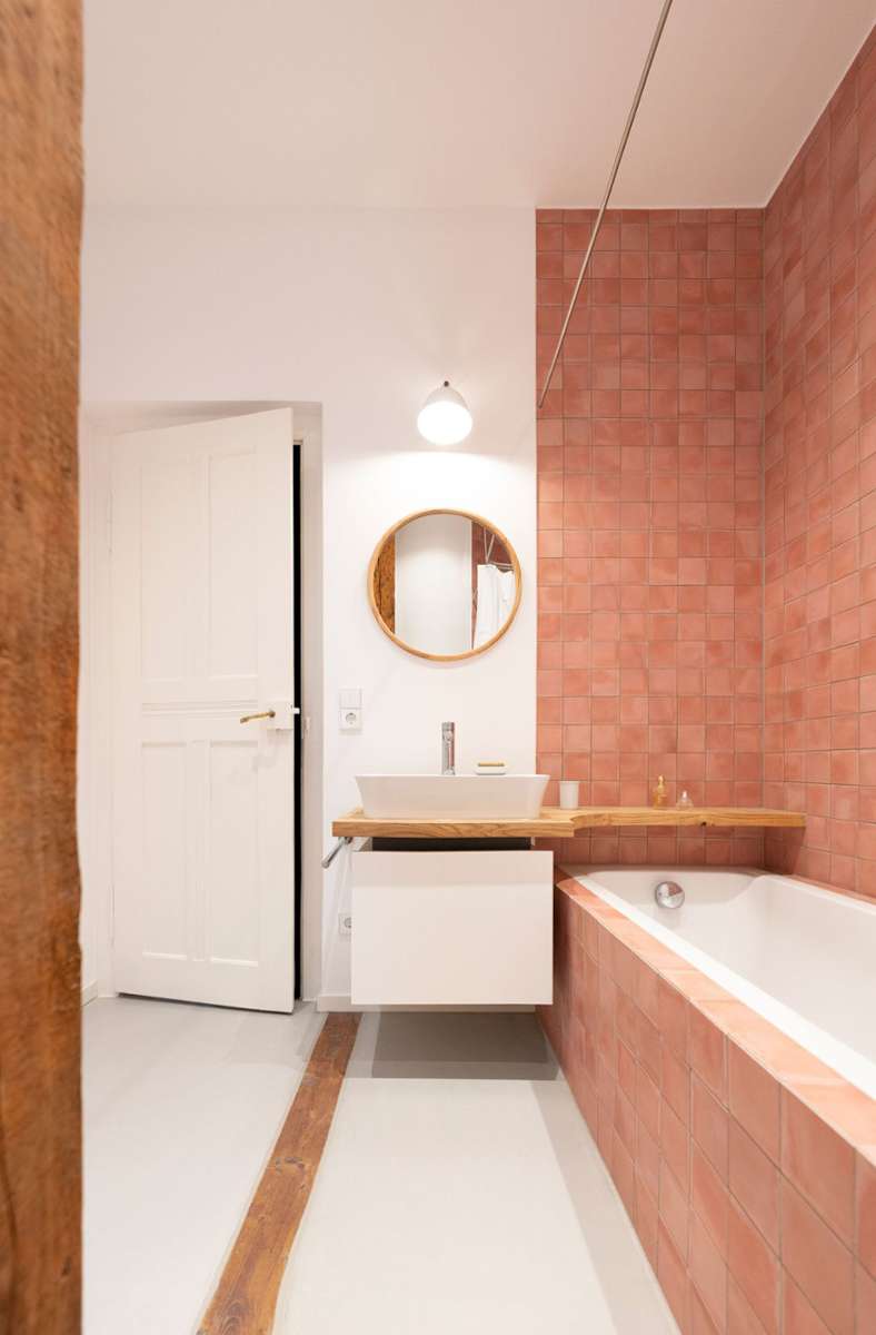Auch ein kleines Badezimmer kann eindrucksvoll aussehen, wie das Beispiel einer Sanierung eines Badezimmers auf engstem Raum zeigt.