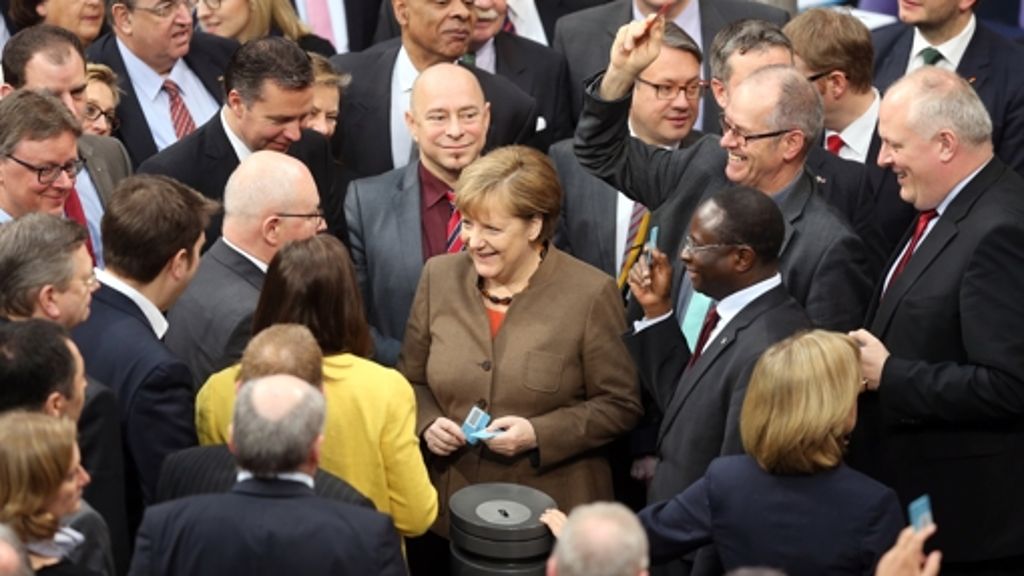 Gegenstimmen aus der Koalition: Bundestag beschließt Asylpaket II