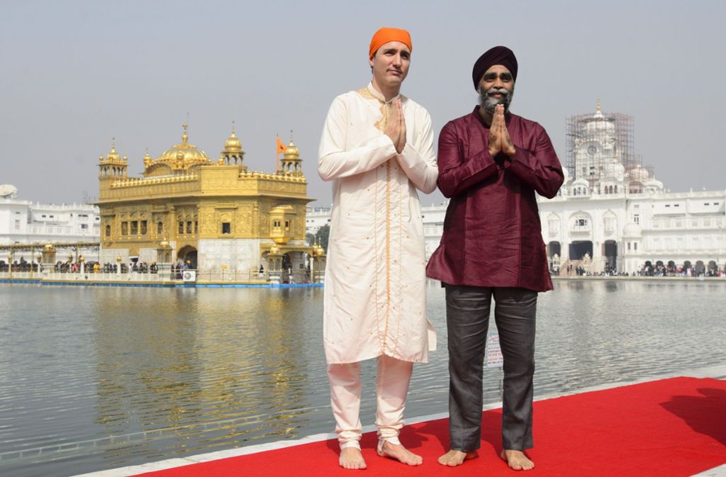 Der kanadische Premierminister Justin Trudeau und der indische Verteidigungsminister Harjit Singh Sajjan vor dem Goldenen Tempel in Amritsar.