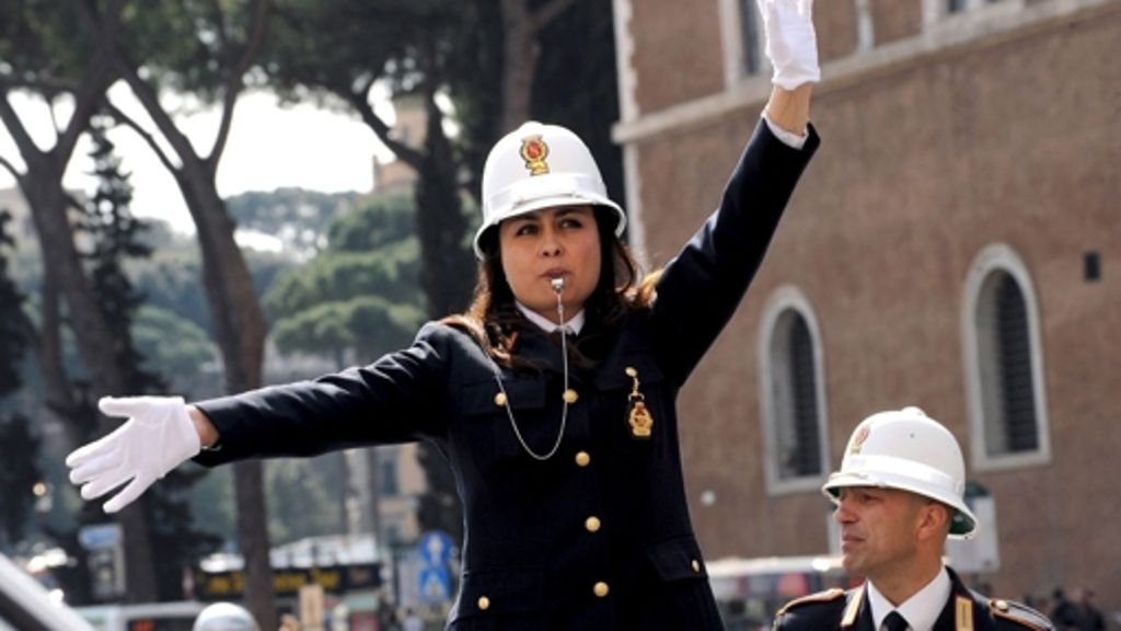 E-Mail aus Rom: Und die Polizei schaut zu