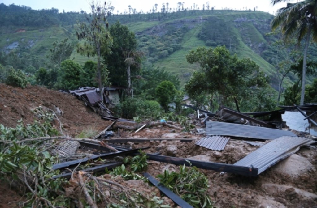 Noch immer könnten 192 Menschen unter den Erdmassen in Sri Lanka verschüttet sein.  Foto: dpa