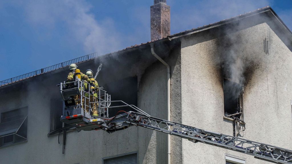 Feuer in Esslingen: Wohnung brennt komplett aus