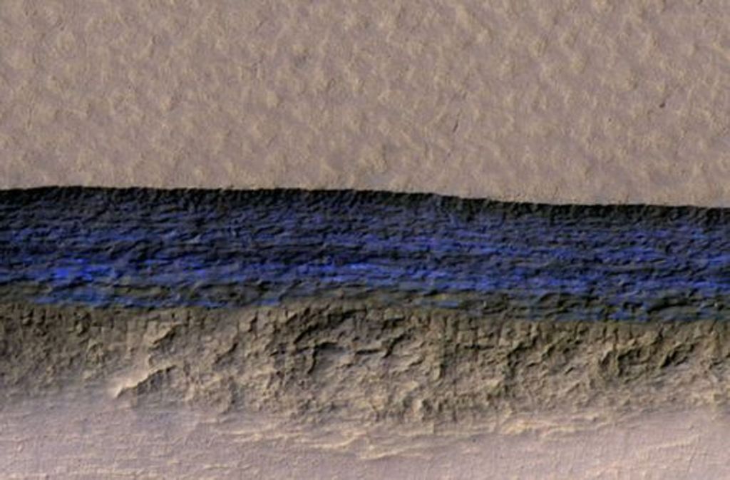 Die NASA hatte bereits im Januar „definitiv“ flüssiges Wasser auf dem Mars entdeckt. Offenbar existieren große Mengen von Salzwasser, das aus Furchen und Kratern auf der Planetenoberfläche rinnt.