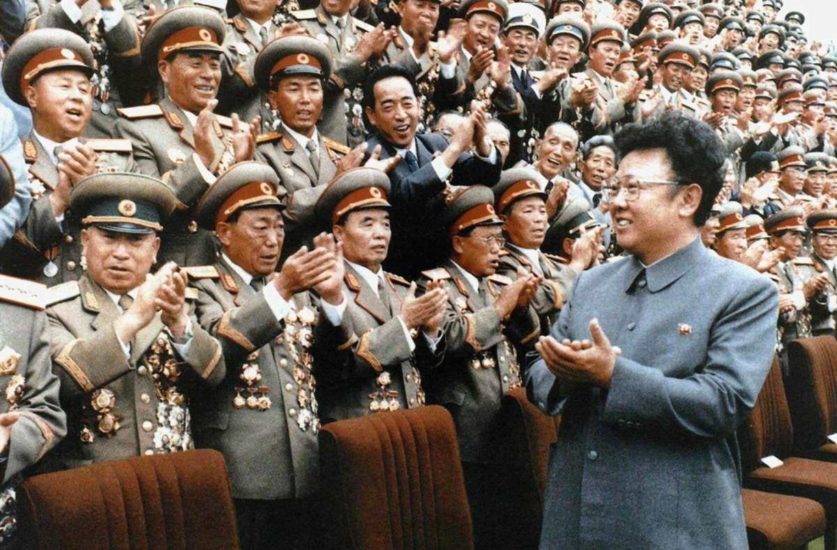Der designierte Nachfolger Kim Jong-il lässt sich 1988 feiern.