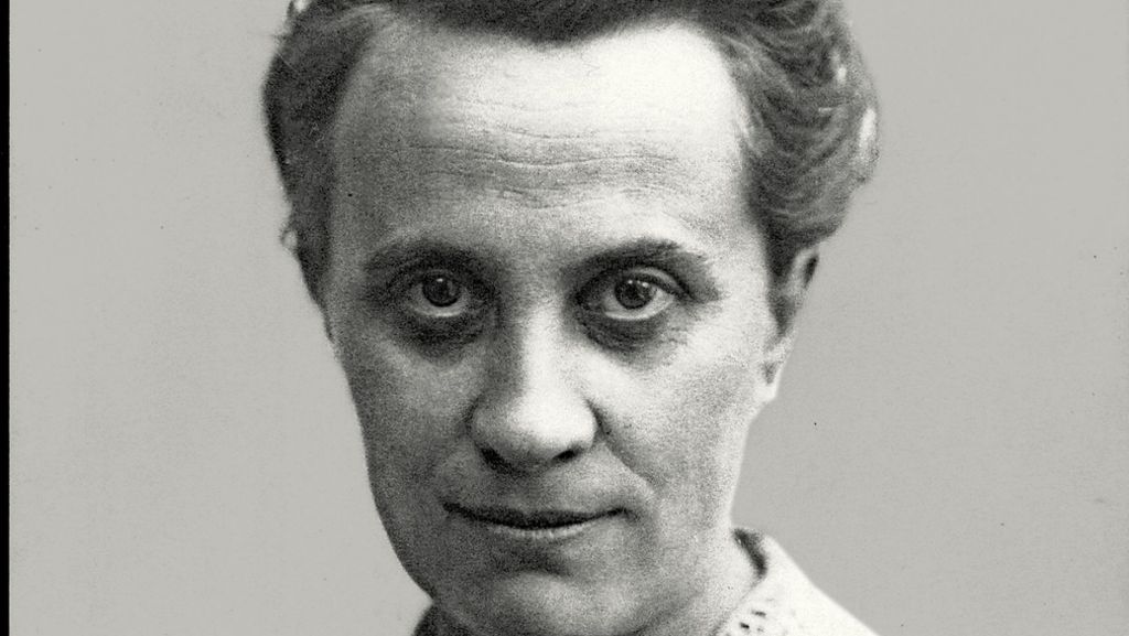 Elisabeth Kranz war die erste Frau, die in Württemberg eine höhere Schule leiten durfte – und eine der ersten Feministinnen. Als sie den Hitlergruß verweigerte, geriet sie ins Visier der Gestapo und verlor ihre Stelle in Ludwigsburg. Sie blieb standhaft. Und kam zurück. 