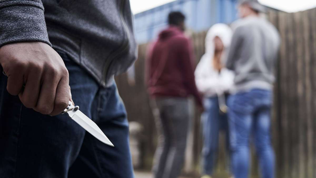 Plüderhausen: 31-Jähriger bedroht Jugendliche mit Messer