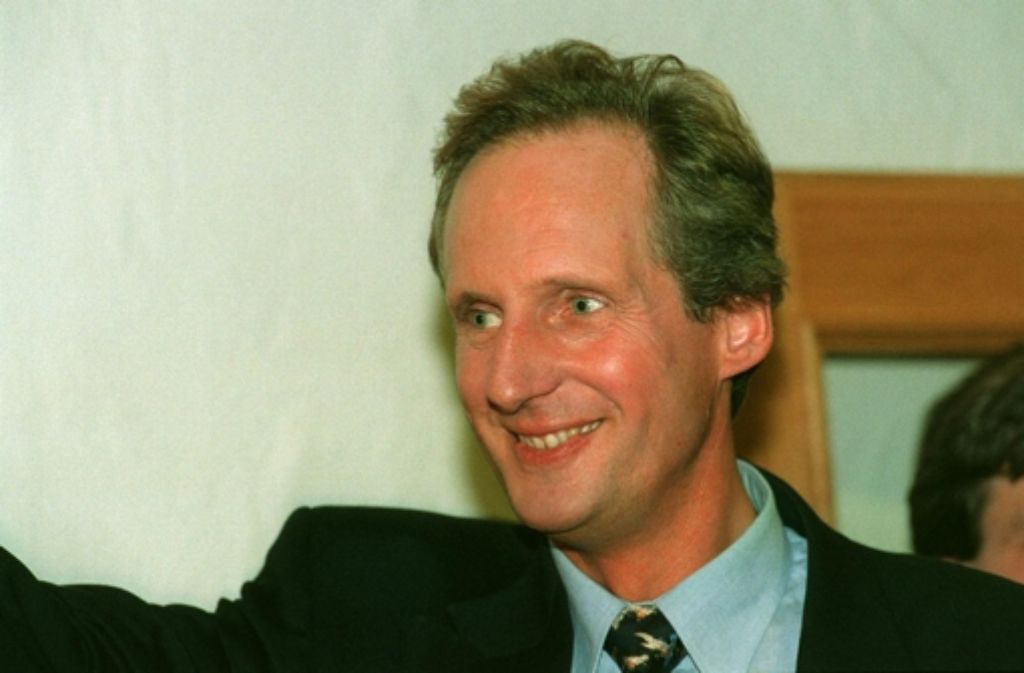 An der Macht: Am 10. November 1996 setzt sich Schuster im zweiten Wahlgang mit 43,1 Prozent der Stimmen gegen seinen Kontrahenten Rezzo Schlauch von den Grünen durch – und wird OB der Landeshauptstadt.