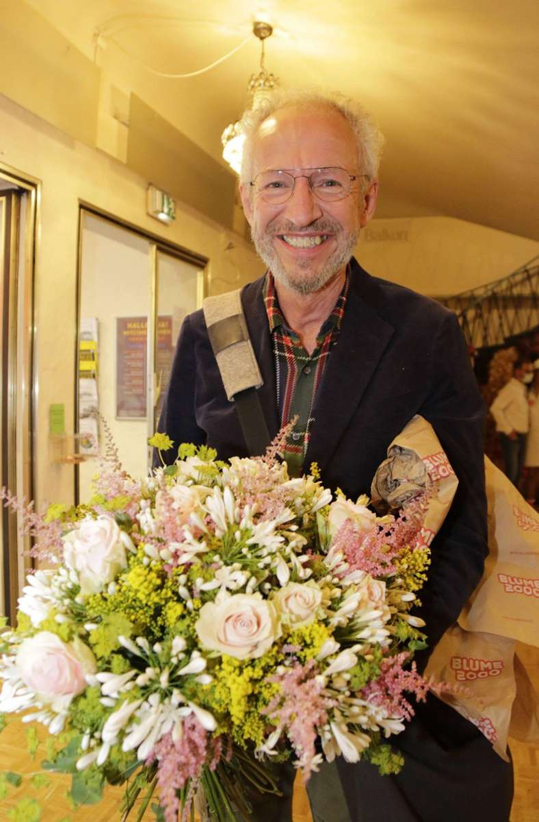 Wolfgang Grube, ein Wommy-Fan der ersten Stunde und Sprecher des deutschen Eurovision-Songcontest-Fanclubs, , brachte Blumen mit wie seit 30 Jahren.