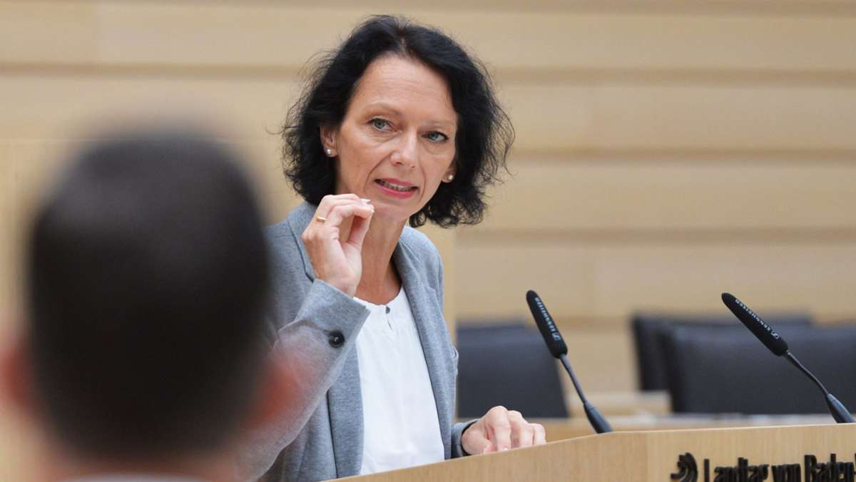  Die Grünen-Politikerin Susanne Bay soll die neue Regierungspräsidentin in Stuttgart werden. Wie Ministerpräsident Kretschmann sich zu der Entscheidung äußerte. 
