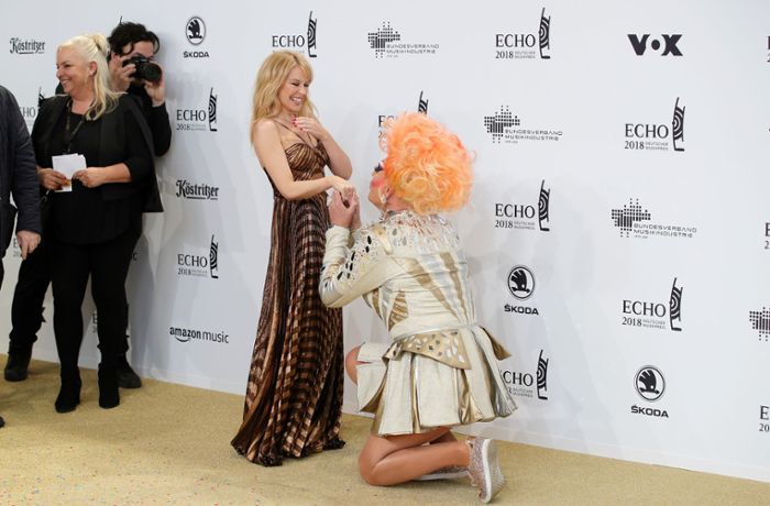 Olivia Jones macht Kylie Minogue einen Heiratsantrag