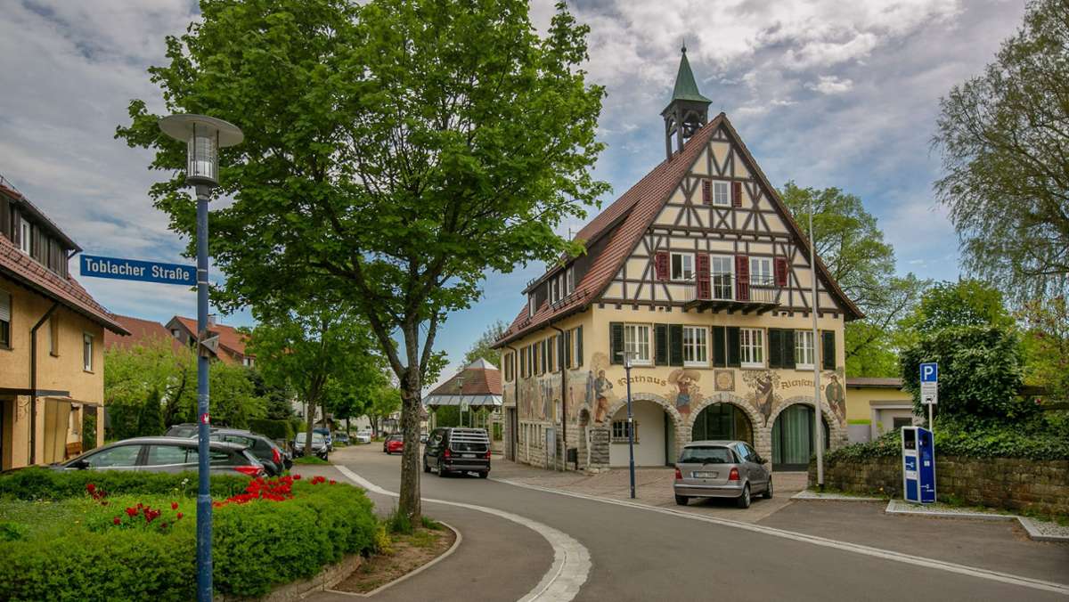  Die Gemeinsamkeiten und Unterschiede der fünf Aichwalder Ortsteile Schanbach, Lobenrot, Aichelberg, Krummhardt und Aichschieß zeigen sich beim Spaziergang mit dem früheren Bürgermeister Richard Hohler. 