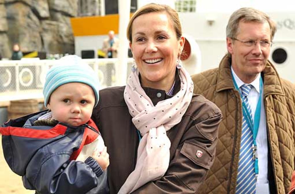Bettina Wulff (mit Sohn Linus Florian und Ehemann Christian) hat keine Scheu vor der Öffentlichkeit.