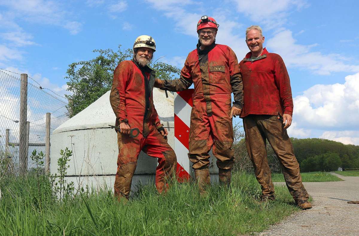 Das Drei-Mann-Team an dem künstlich geschaffenen Höhleneingang: Michael Ross, Markus Pantle und Ingo Nicolay (von rechts)