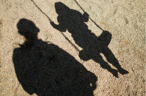 Ein Gesetzesentwurf des Landes hat das Ziel, Kinder in Zukunft besser vor Übergriffen durch Betreuungspersonal mit pädosexuellen Neigungen zu schützen. Foto: dpa/Julian Stratenschulte