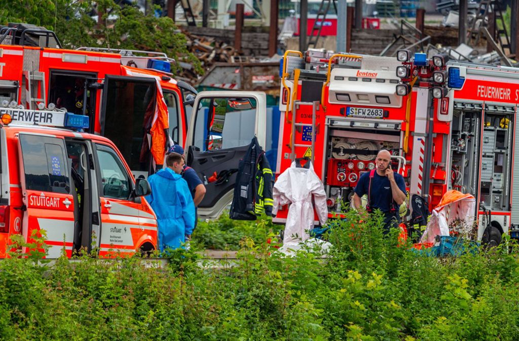 Vermeintlich gefährliche Metallkartuschen mit Totenkopf-Aufklebern haben einen Einsatz der Stuttgarter Feuerwehr und Polizei ausgelöst.