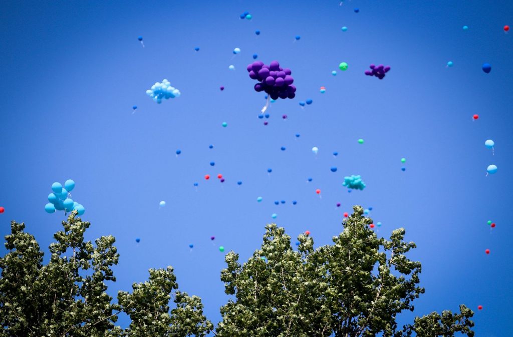 Am Ende stiegen unzählige Luftballons in den Himmel.