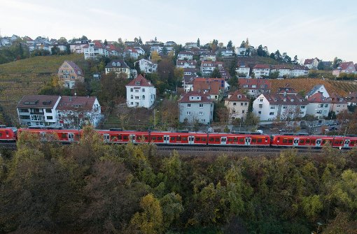 Nach Auskunft des Verkehrsministeriums in Stuttgart haben sich Bahn und Bund auf den Einsatz von Zügen mit Neigetechnik geeinigt. Foto: dpa