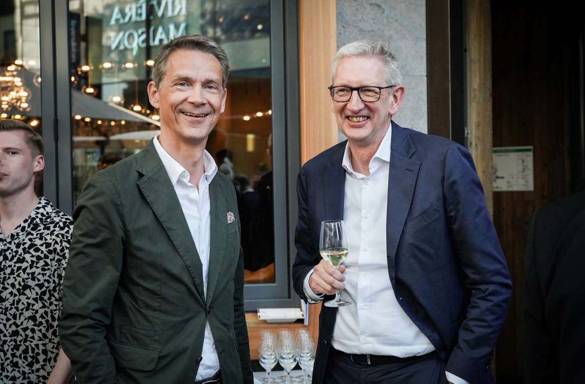 Breuninger-Chef Holger Blecker (links) mit Joachim Dorfs, dem Chefredakteur der Stuttgarter Zeitung.
