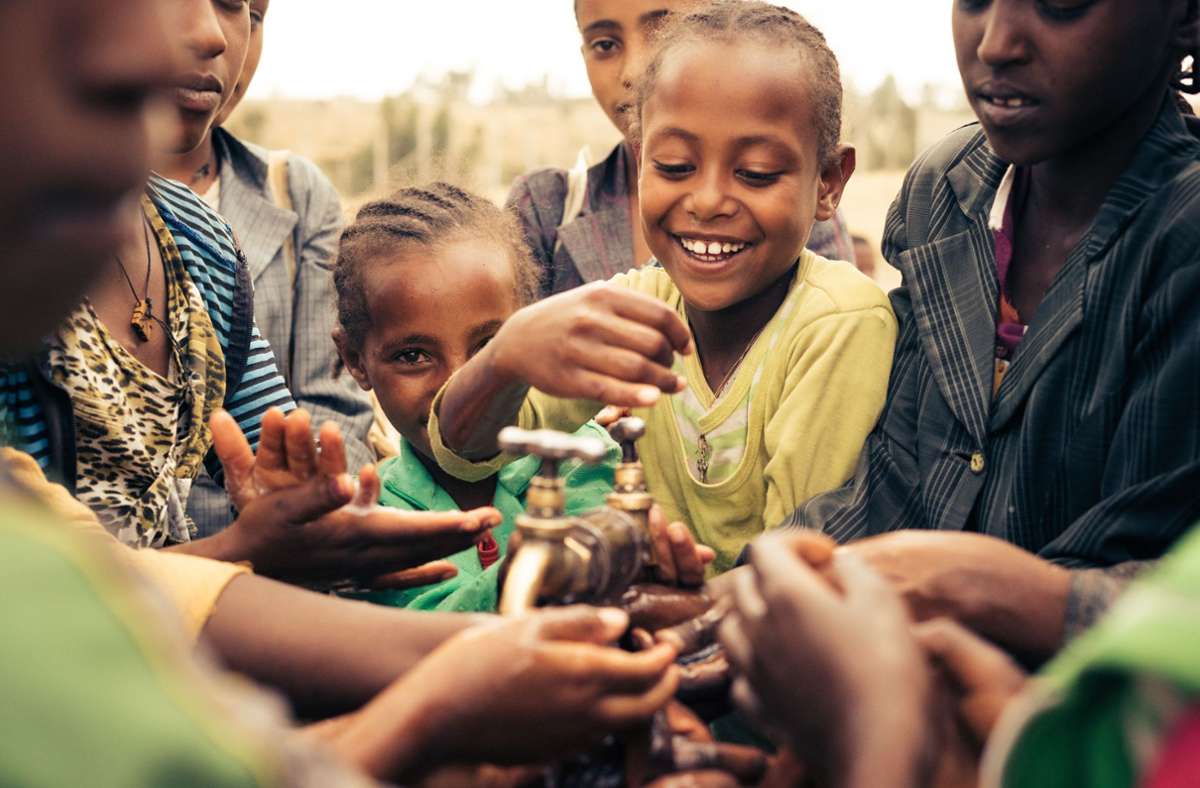 ... oder sie sorgen dafür, dass mehr Kinder in Äthiopien sicheren Zugang zu sauberem Trinkwasser haben.