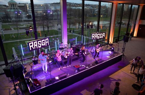 Im Landtag ließen sich die Besucher von Live-Musik mitreißen – zum Beispiel von der Gruppe RasgaRasga. Foto: Lichtgut/Leif Piechowski