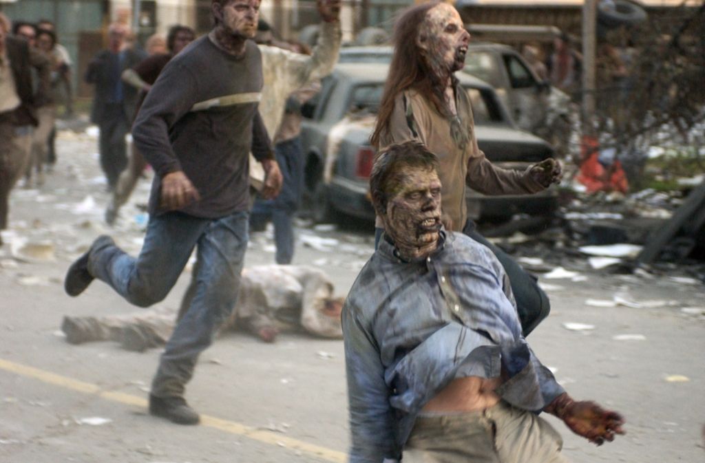 Gesellige Wesen: Zombies mögen keine Einsamkeit, weshalb sie meist in Gruppen auftreten und gemeinsam Mahl halten (Szene aus dem Film „Dawn of the Dead“, 2004).