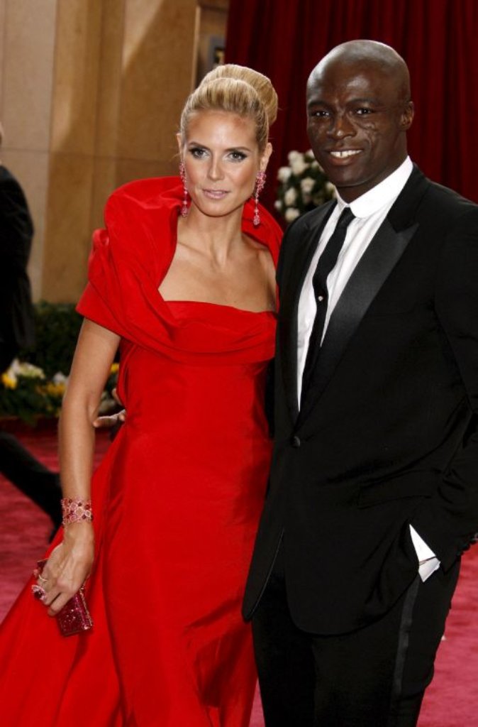 Unterdessen sind Heidi und Seal als Paar aus der Welt der Reichen und Schönen nicht mehr wegzudenken. Das Ehepaar zeigt sich regelmäßig auf dem roten Teppich, wie hier im Februar 2008 bei der 80. Oscar-Verleihung oder ...
