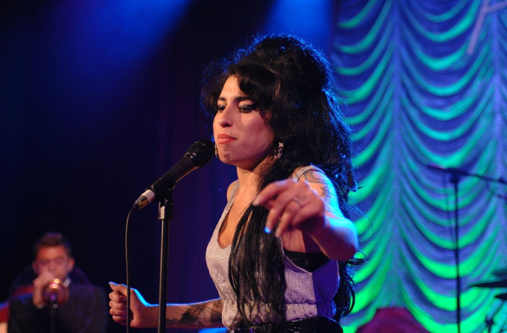 Zu viel toupiert gab es bei Amy Winehouse nicht. Der „Beehive“ war ihr Markenzeichen und wurde im Laufe ihrer Karriere immer größer.