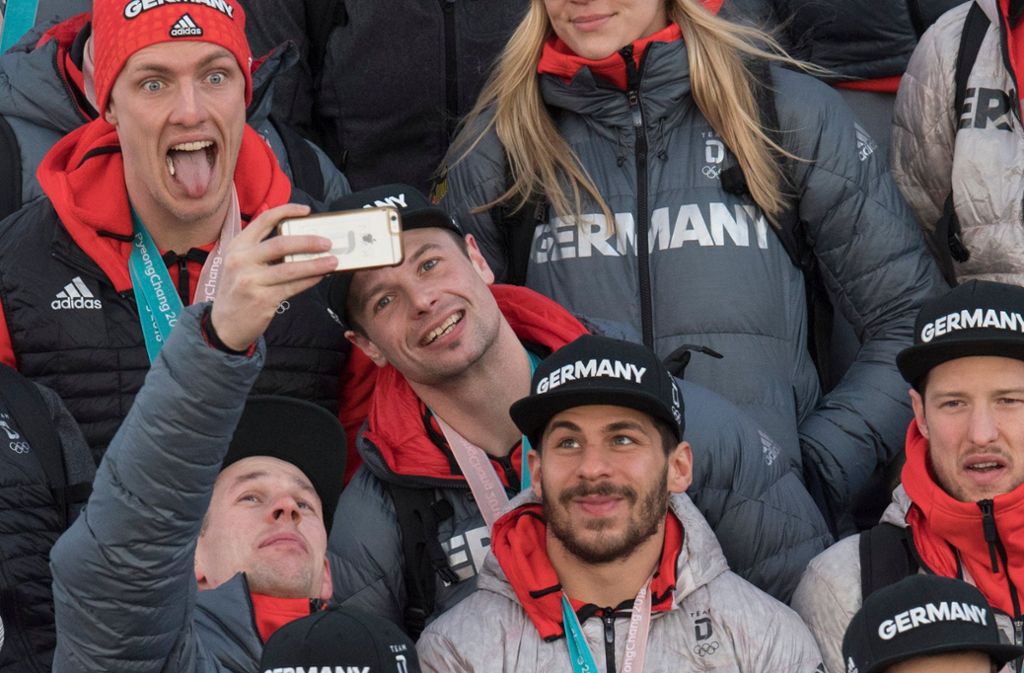 Das deutsche Team posiert für ein Selbstporträt.