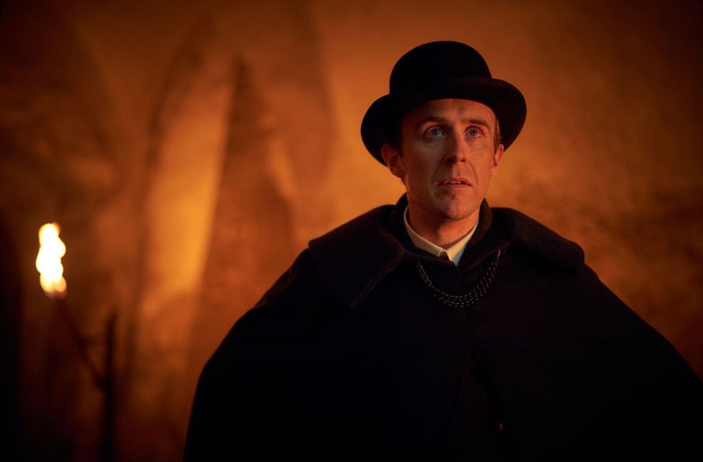 Szenenbild aus „Dracula“: John Heffernan als Jonathan Harker