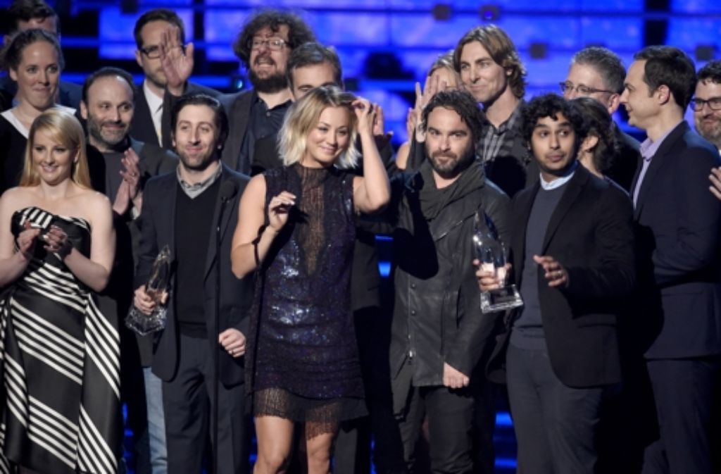 „The Big Bang Theory“ ist der Favorit der Zuschauer. Alle Darsteller, darunter auch Kaley Couco (Mitte) nahmen ihre Awards auf der Bühne entgegen.