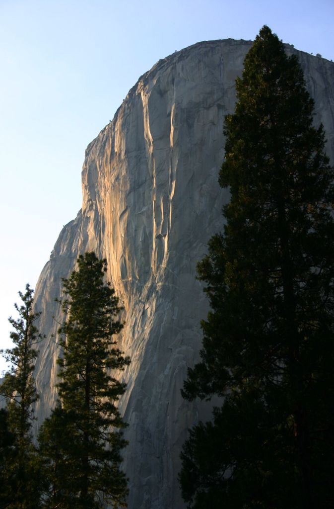 The Nose: Rund 1000 Meter lange Kletterroute am El Capitan im Yosemite-Nationalpark (Kalifornien), Schwierigkeitsgrad bis 5.13b (Sierra-Skala), Erstbesteigung 1958 in 47 Tagen, Rekord im Jahr 2012 in zwei Stunden, 23 Minuten und 46 Sekunden.