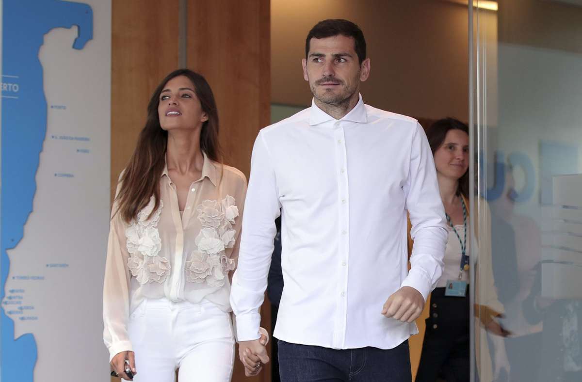 Auch zwischen Fußball-Weltmeister Iker Casillas und TV-Moderatorin Sara Carbonero ist alles aus. 2016 heirateten die beiden, laut der spanischen Zeitschrift „Lecutras“ haben sie sich nun getrennt. Carbonero bestätigte das und erklärte, dass die beiden trotzdem in engem Kontakt bleiben würden, um ihre zwei Kinder großzuziehen.