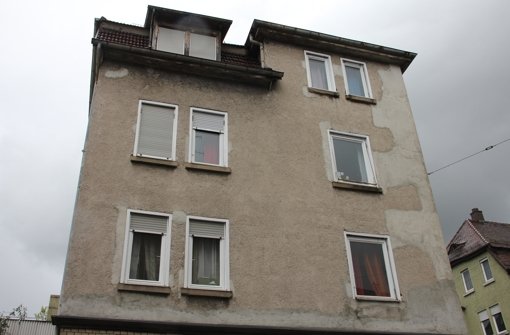 Die Fassade des  Hauses an der Vandalenstraße hat schon bessere Tage gesehen. Zudem ist das Gebäude für Jella zu klein geworden. Foto: Bernd Zeyer