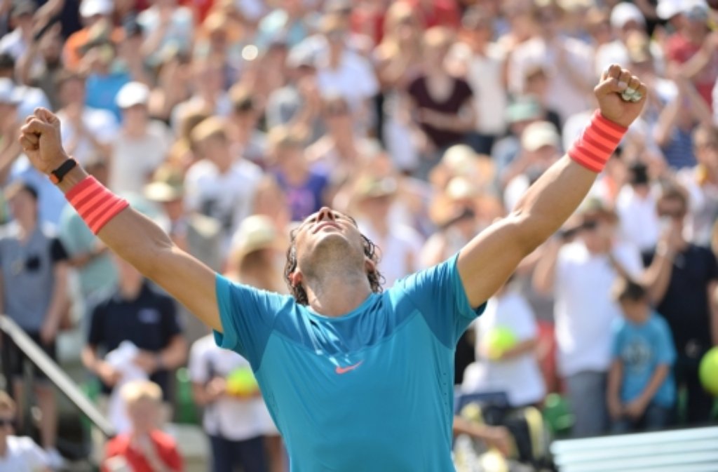 Rafael Nadal aus Spanien bejubelt seinen Sieg im Finale des ATP-Turniers auf dem Weissenhof in Stuttgart.