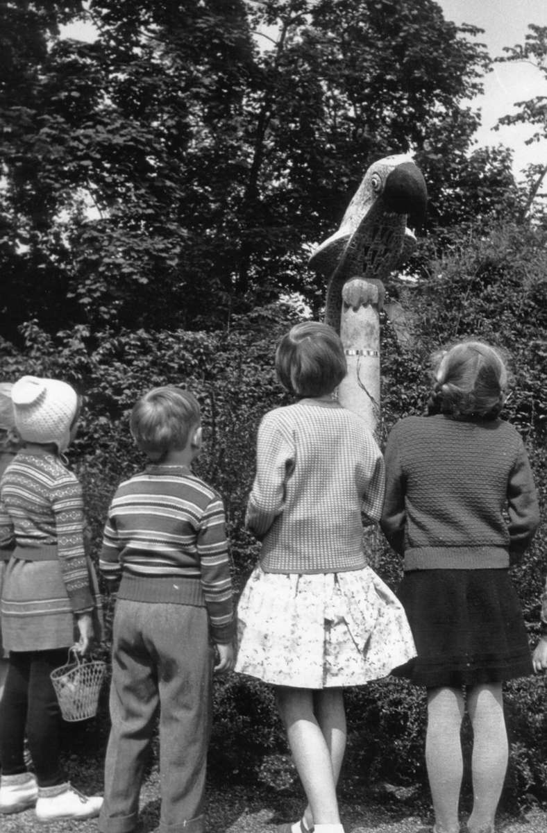 Dieses Bild zeigt Kinder im Märchengarten im Jahr 1959.