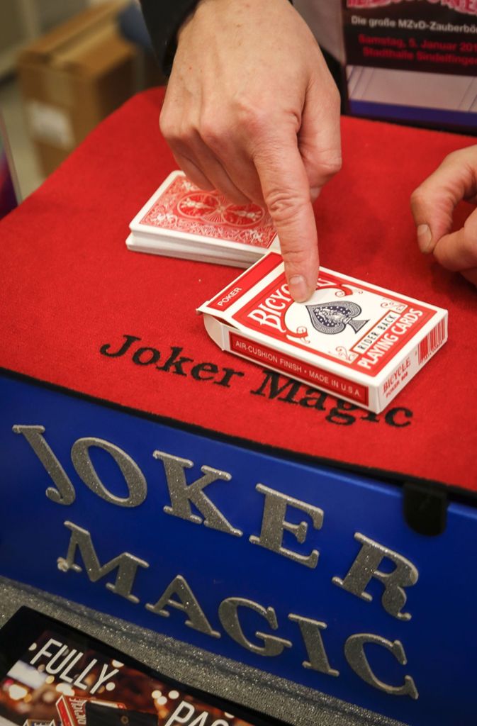 Die Profis haben auf der Zauberbörse jede Menge Kartentricks auf Lager.