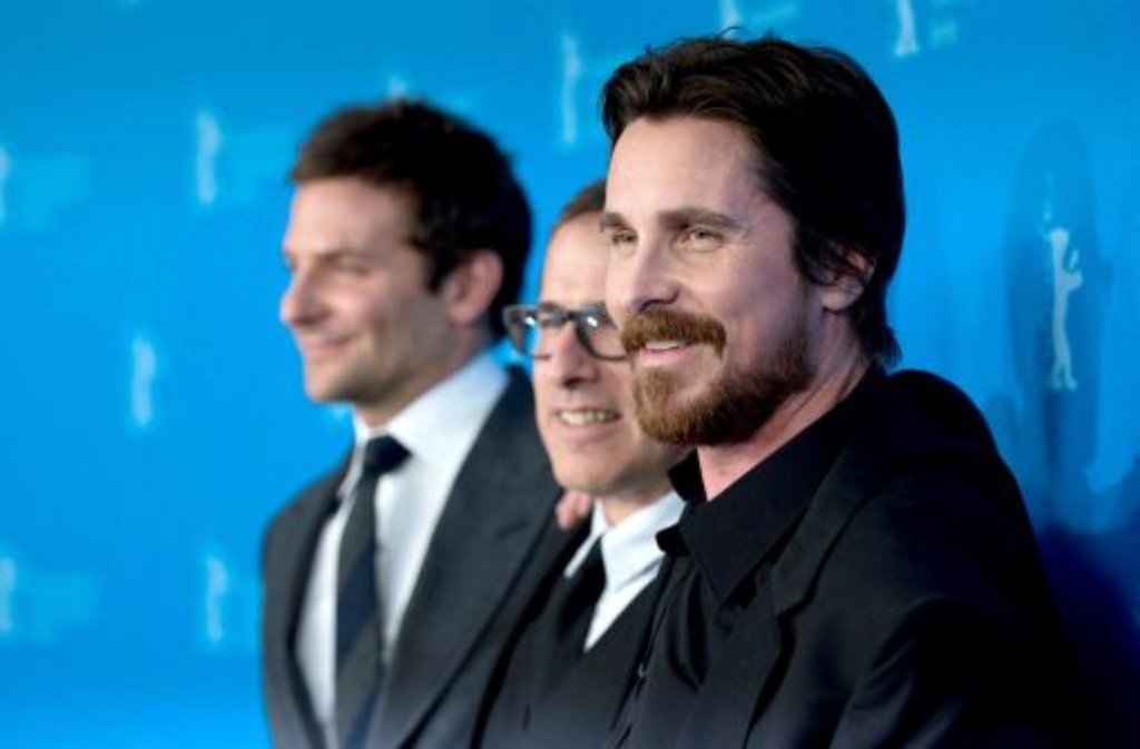 US-Schauspieler Bradley Cooper (von links), US-Regisseur David O. Russell und der britische Schauspieler Christian Bale bei der Berlinale.