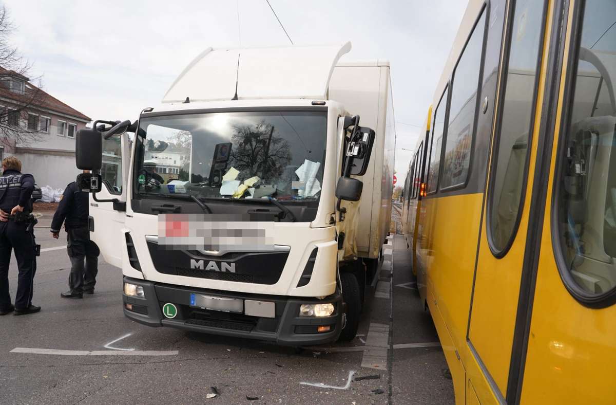 Der Unfall ereignete sich in Stuttgart-Wangen. Foto: Andreas Rosar /Fotoagentur-Stuttgart