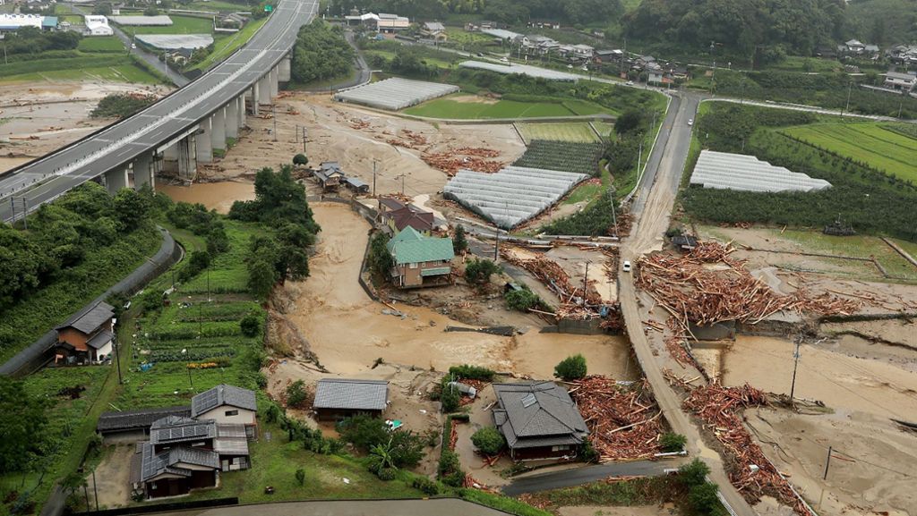 Überflutungen in Japan: Tote und Vermisste nach Überschwemmungen