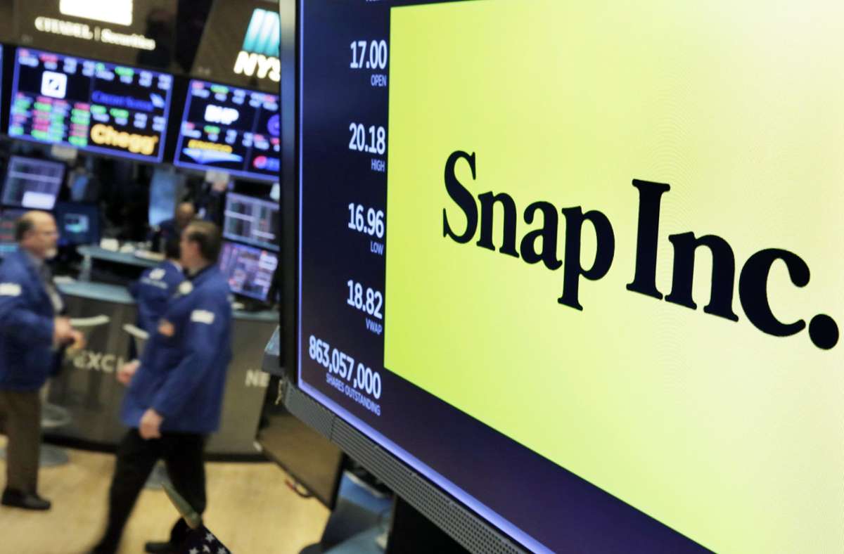 Um fast ein Drittel ist die Aktie der Firma Snap abgestürzt, die verantwortlich sind für die Messenger-App Snapchat. Foto: dpa/Richard Drew