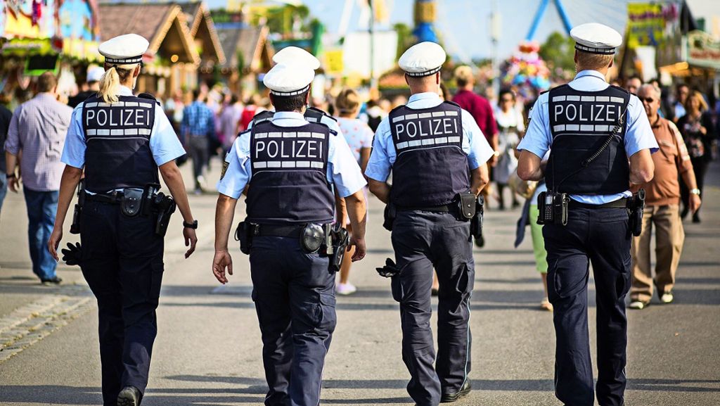 Frühlingsfest in Stuttgart: Besucherin verguckt sich in Polizisten – und lässt nach ihm suchen