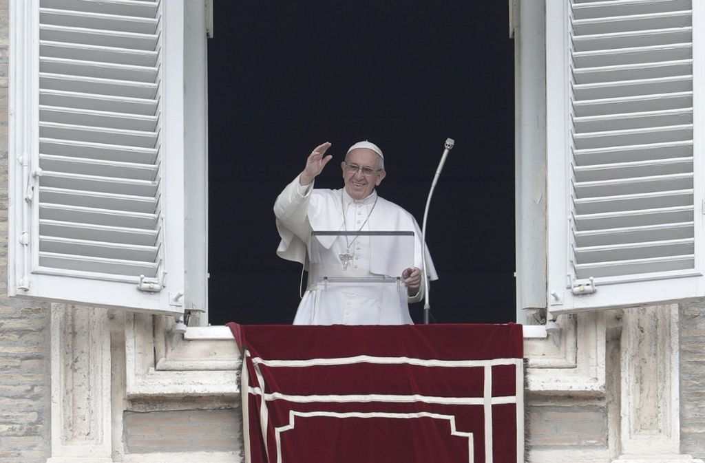 Am Sonntag zeigte sich ein gutgelaunter Franziskus den Gläubigen auf dem Balkon des Peterspalastes zum sonntäglichen „Angelus“-Gebet,