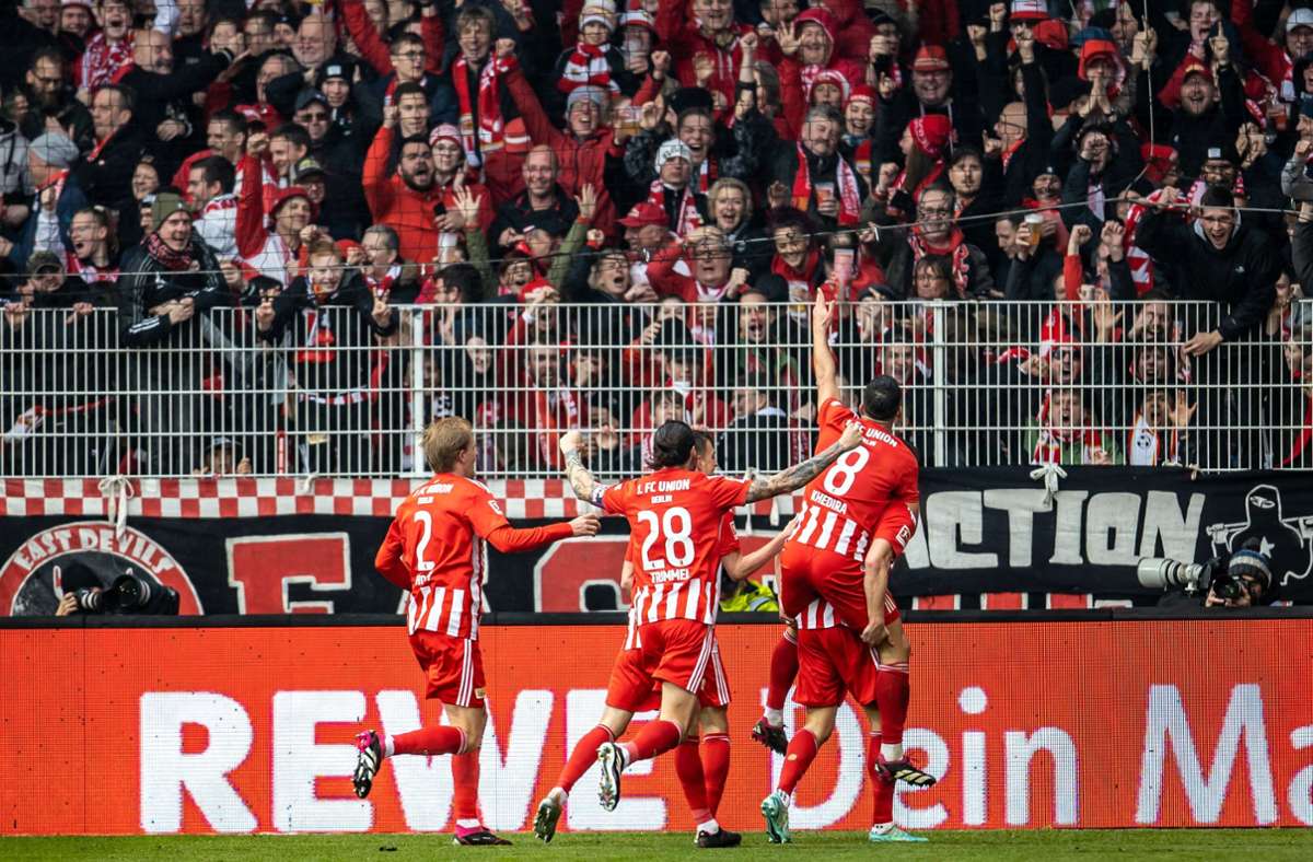 Nur drei Minuten später jubelte Berlin erneut nach einem Eigentor des VfB Stuttgart.