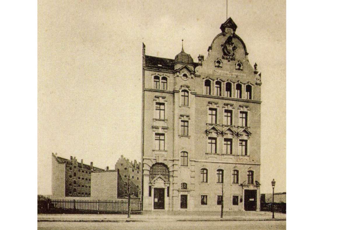 So sah das Gebäude 1896 aus – fast ganz allein auf weiter Charlottenburger Flur.